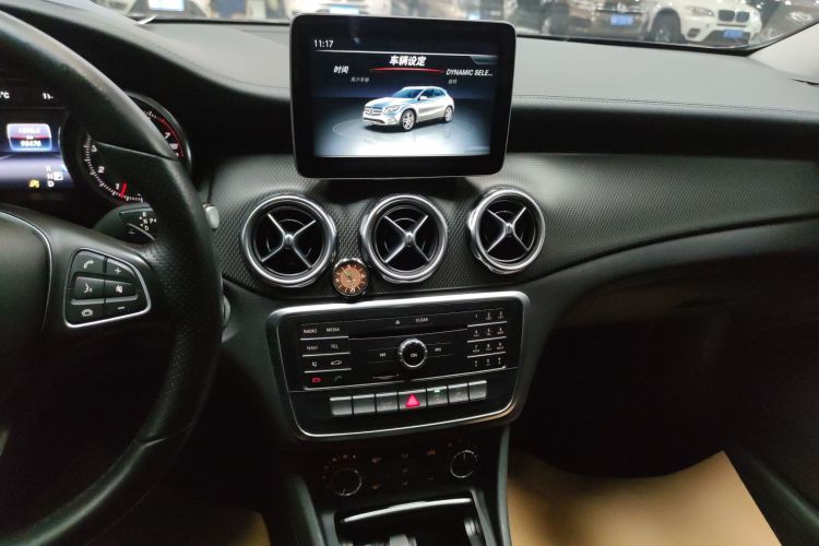 奔驰GLA 2017款 GLA 200 时尚型中控内饰16
