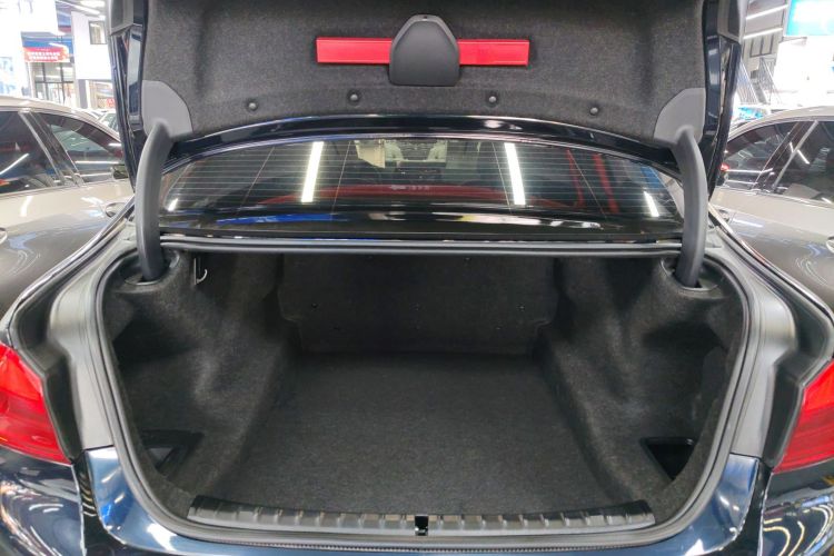 宝马5系 2020款 530Li 领先型 M运动套装机舱底盘23