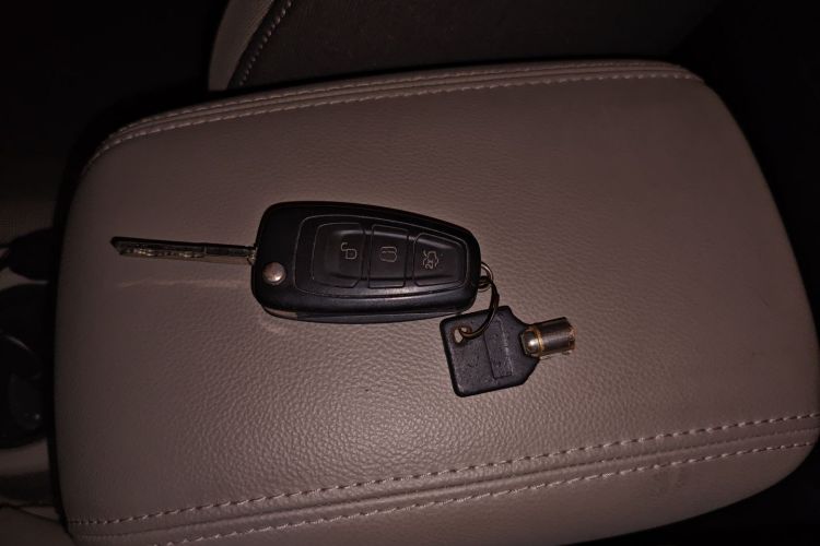 福特 福克斯 2012款 三厢 1.6L 自动舒适型中控内饰7001