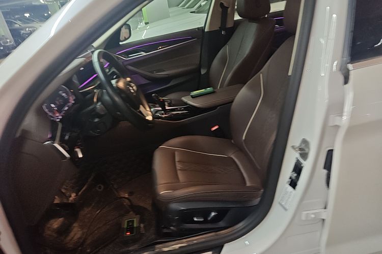 宝马5系 2022款 改款二 525Li 豪华套装中控内饰19