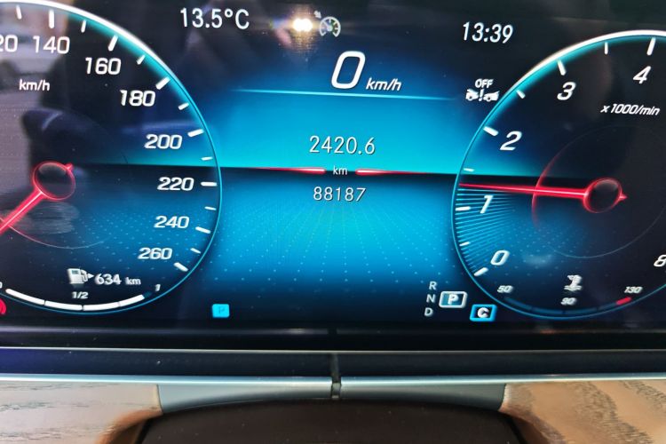 奔驰E级 2021款 E 300 L 时尚型中控内饰15