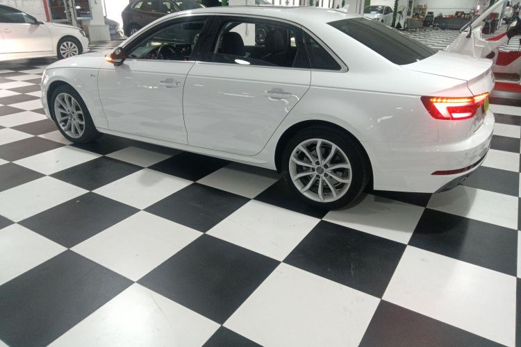 奥迪A4L 2018款 30周年年型 40 TFSI 时尚型车身外观4