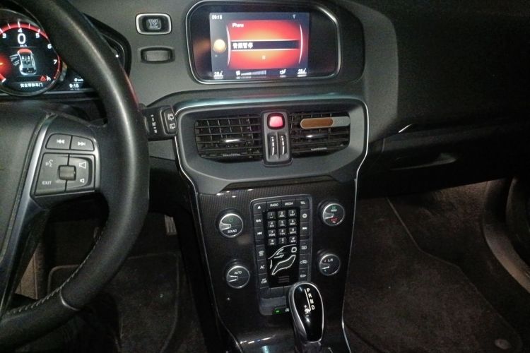 沃尔沃V40 2017款 T3 智逸版中控内饰16