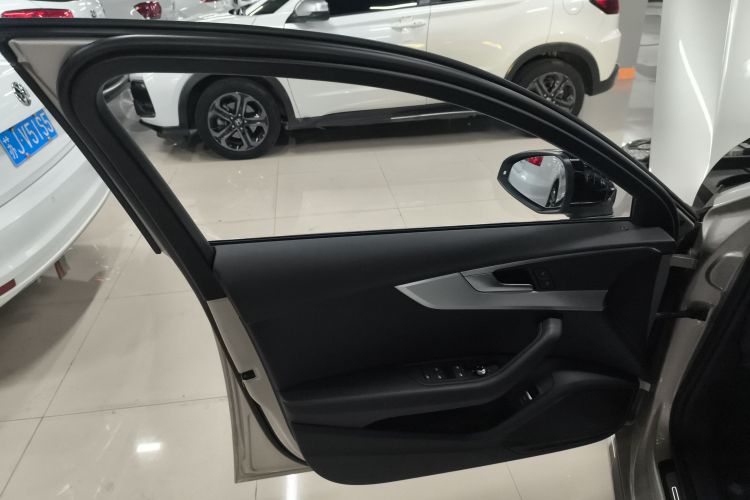 奥迪A4L 2018款 30周年年型 45 TFSI quattro 个性运动版中控内饰47