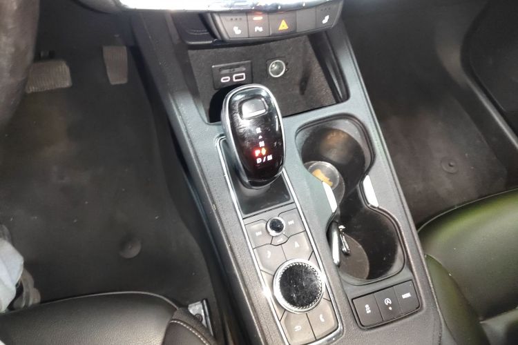 凯迪拉克XT4 2018款 28T 两驱领先型中控内饰18