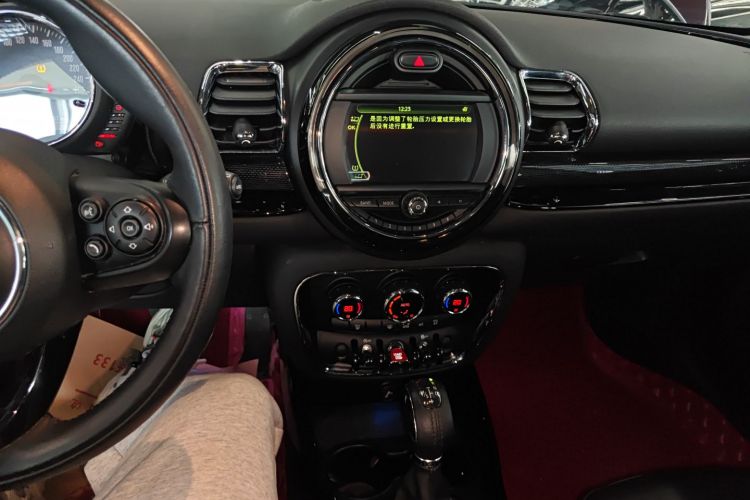 MINI Clubman 2016款 改款 1.5T COOPER 鉴赏家版中控内饰16