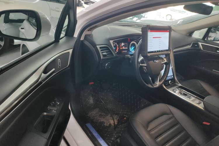 福特 蒙迪欧 2020款 EcoBoost 180 时尚型中控内饰20