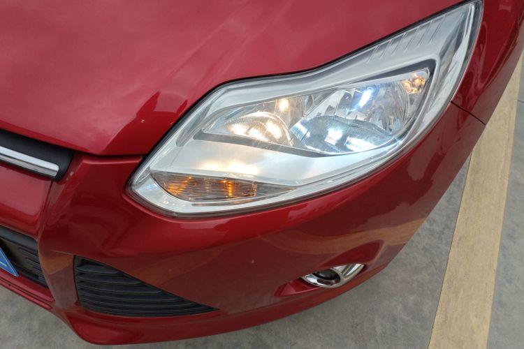 福特 福克斯 2012款 两厢 1.6L 手动风尚型局部细节36