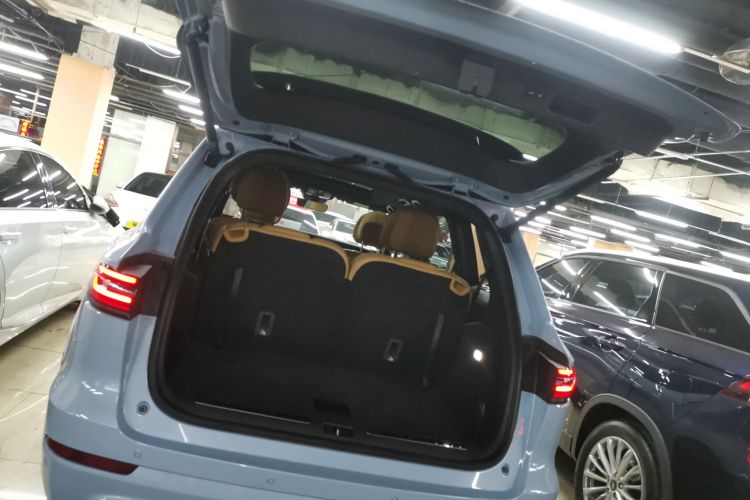 理想汽车 理想ONE 2020款 增程6座版机舱底盘23