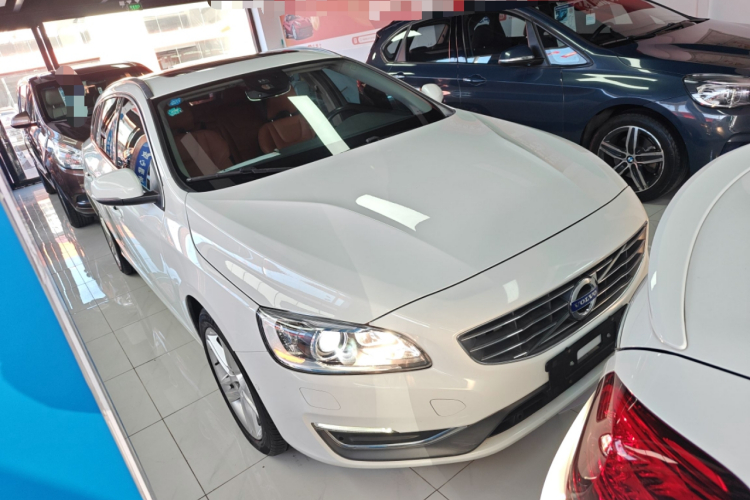 沃尔沃V60 2015款 T5 智雅版车身外观3