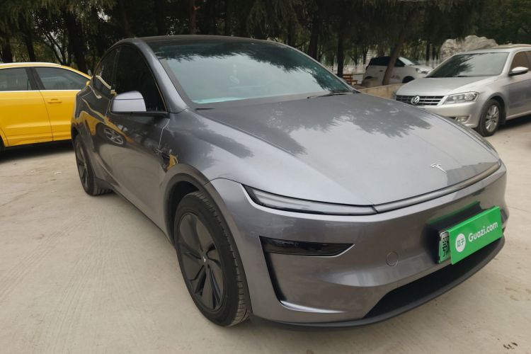 特斯拉 Model Y 2025款 改款 长续航全轮驱动版车身外观3