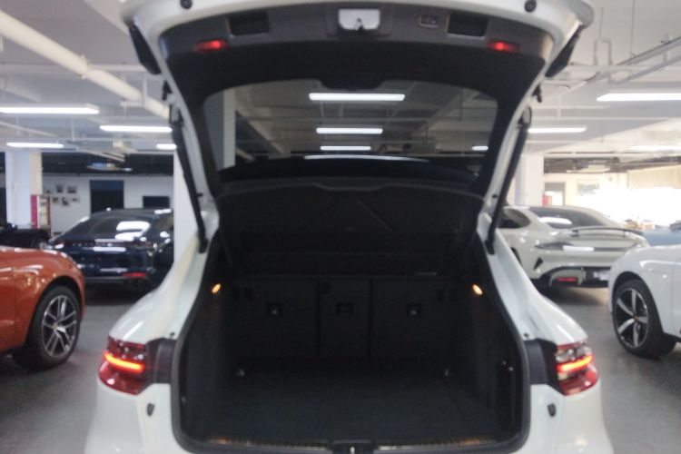 保时捷 2017款  Macan 2.0T机舱底盘23