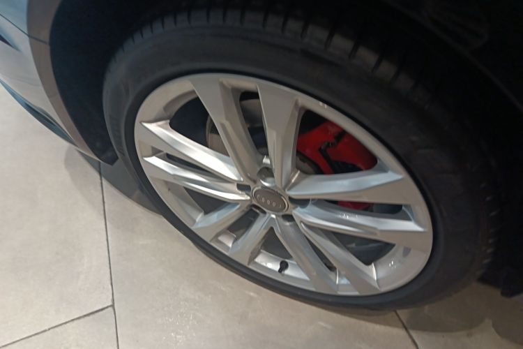 奥迪A6L 2018款 30周年年型 45 TFSI quattro 运动型车身外观6008