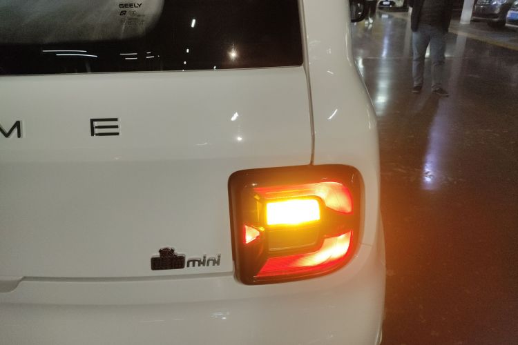 吉利银河 熊猫 2025款 210km 元气熊车身外观9