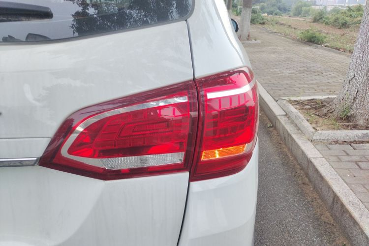 哈弗H6 2014款 运动版 2.4L 自动精英型车身外观9