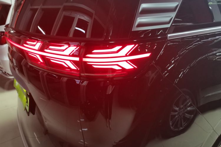 腾势D9 2024款 DM-i 980 四驱尊荣型车身外观9