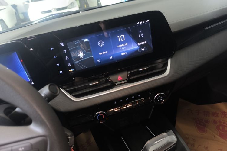 雪佛兰 科鲁泽 2023款 1.5L 双离合乐享版中控内饰16