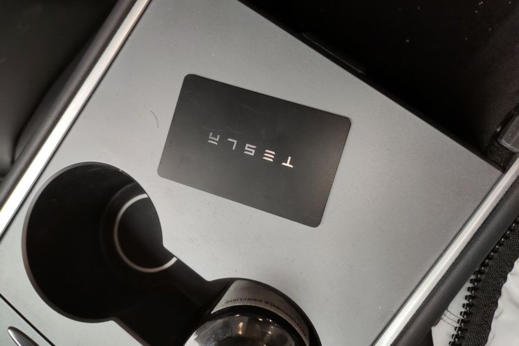 特斯拉 Model Y 2024款 长续航全轮驱动版中控内饰7001