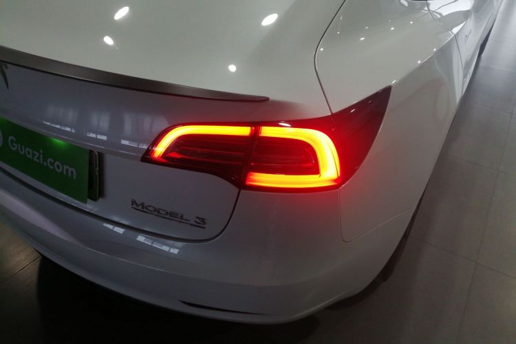 特斯拉 Model 3 2022款 Performance高性能全轮驱动版车身外观9