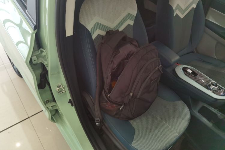 长安欧尚 奔奔E-Star 2022款 国民版 多彩限量款（快充版）三元锂局部细节41