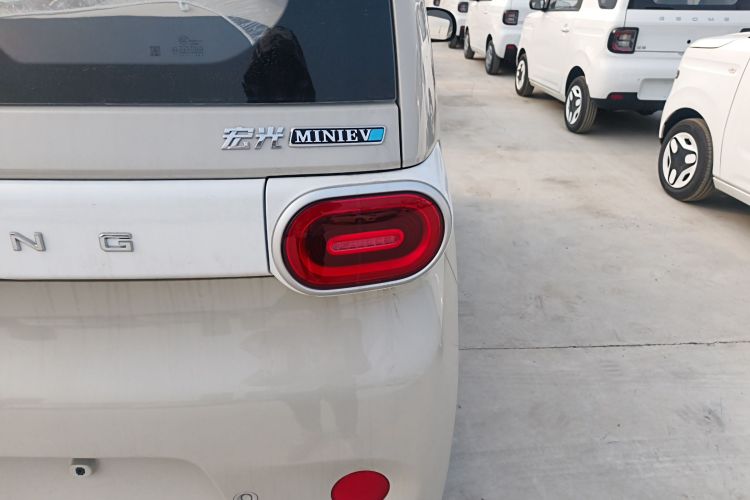 五菱汽车 宏光MINIEV 2024款 第三代 215km 青春版车身外观9