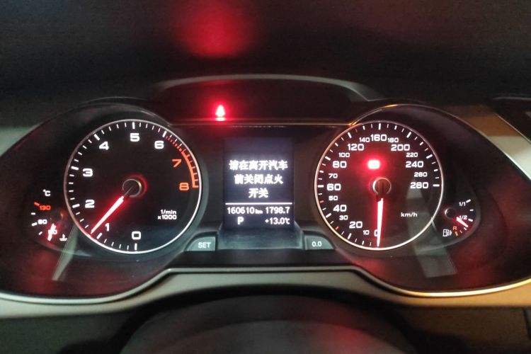 奥迪A4L 2015款 35 TFSI 自动舒适型中控内饰14