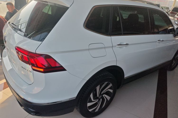 大众 途观L 2024款 300TSI 自动两驱智享版车身外观7