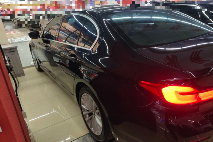 宝马5系 2021款 525Li 豪华套装车身外观4