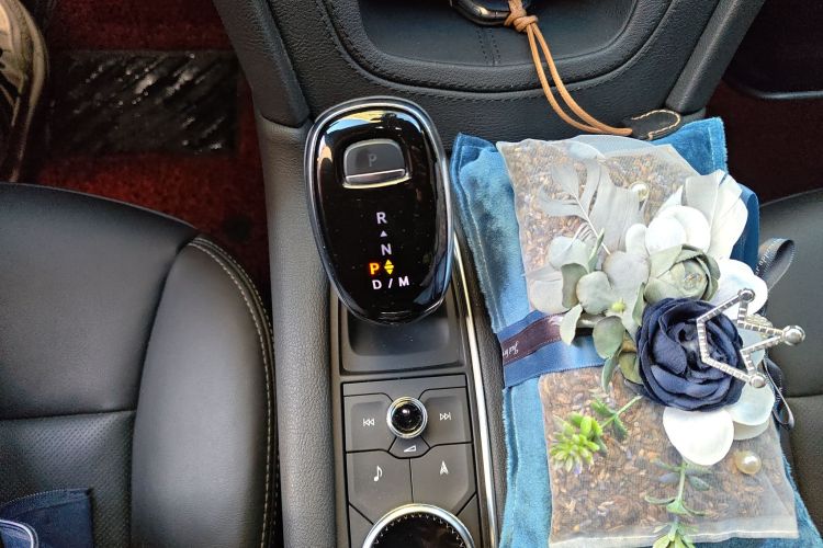 凯迪拉克XT5 2020款 改款 28T 四驱豪华型中控内饰18