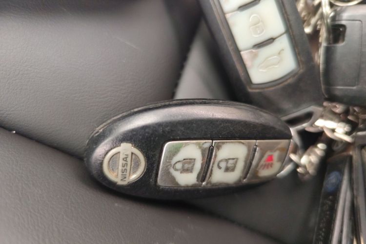 日产 逍客 2015款 2.0XL 酷火 CVT 2WD中控内饰11