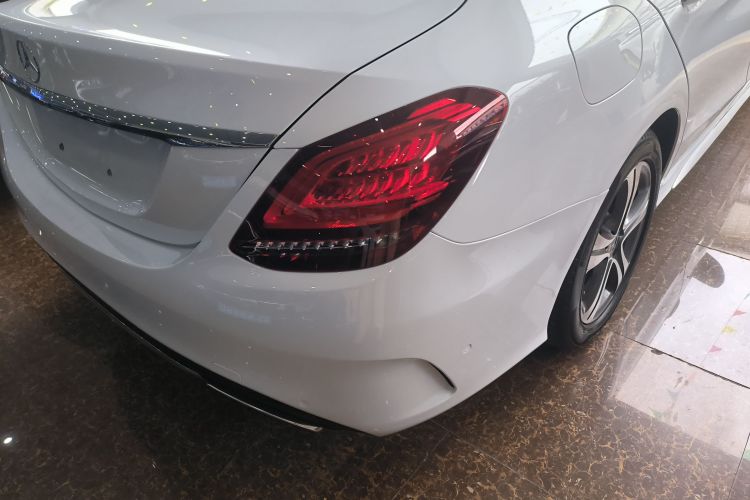 奔驰C级 2019款 C 260 L 运动版车身外观9