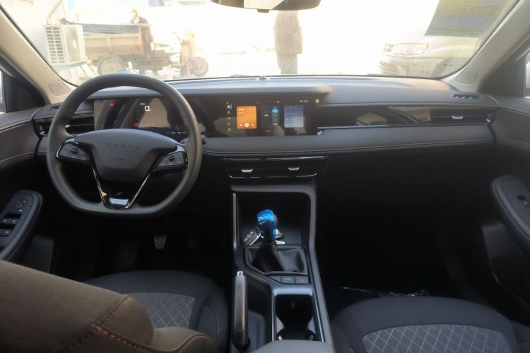 荣威i5 2026款 1.5L 手动舒享版中控内饰12