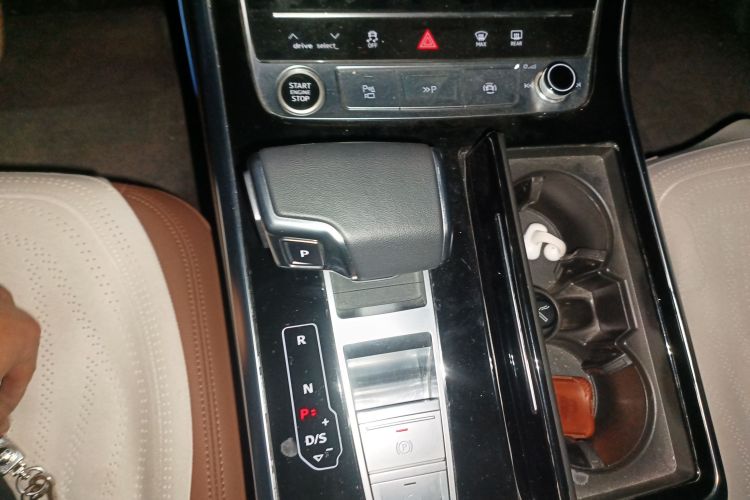 奥迪Q7 2023款 55 TFSI quattro S line运动型中控内饰18