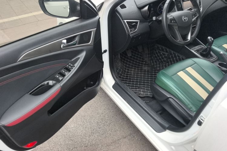 长安 逸动 2016款 XT 1.6L 手动俊酷型中控内饰20