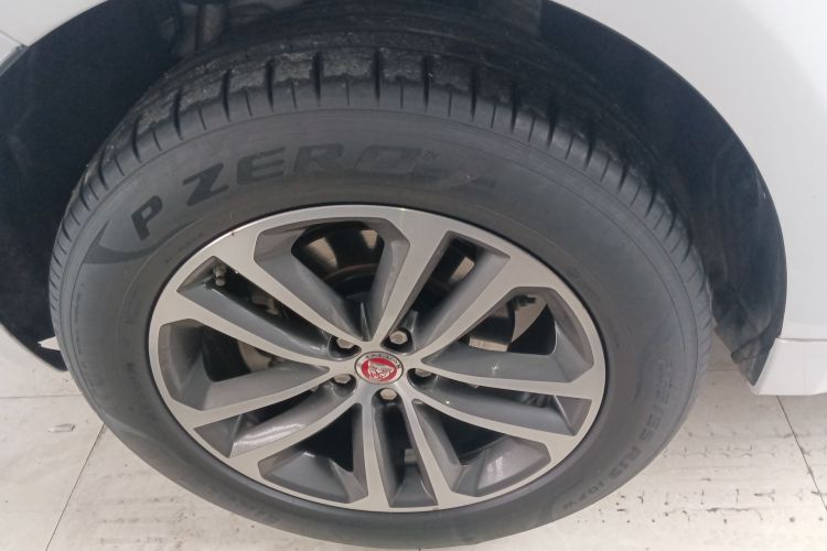 捷豹F-PACE 2016款 2.0T 两驱R-Sport运动版车身外观6008