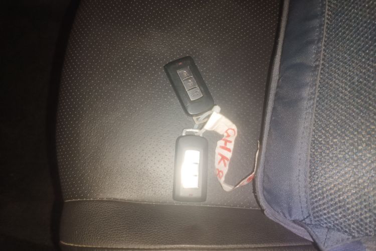 三菱 欧蓝德 2016款 2.4L 四驱精英版 5座中控内饰7001