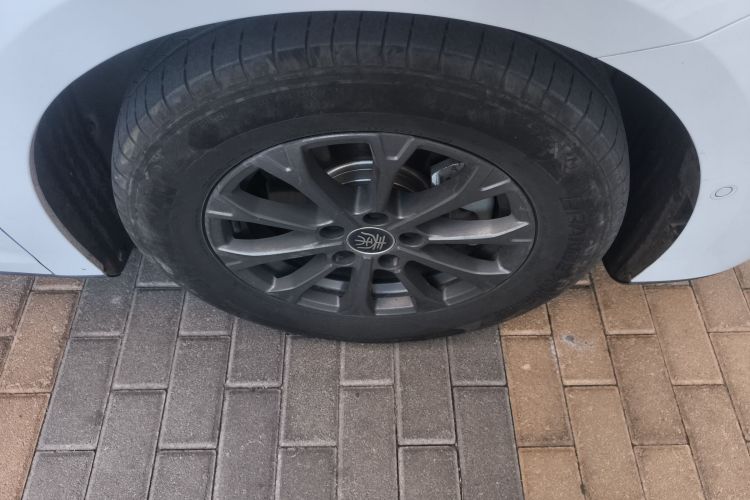 比亚迪 秦L 2025款 DM-i 智驾版 80KM领先型车身外观10