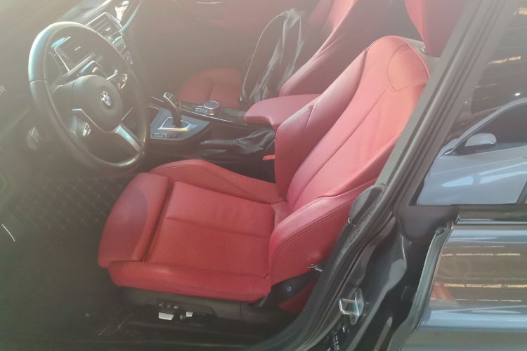 宝马3系GT 2020款 330i M运动曜夜版中控内饰19