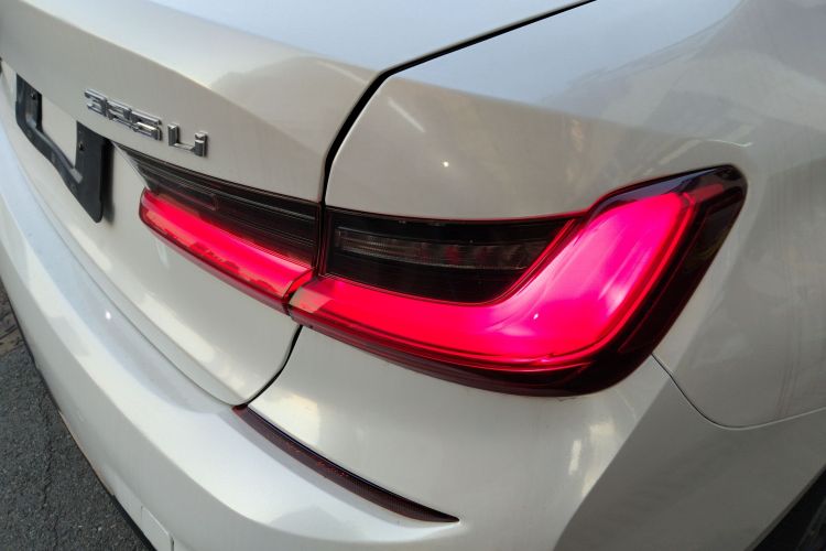 宝马3系 2021款 325Li M运动套装车身外观9