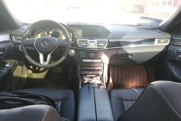 奔驰E级 2015款 改款 E 260 L 运动型中控内饰12