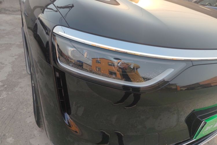 鸿蒙智行 问界M8 2025款 增程 Max+版 53.4kWh 6座版车身外观6006