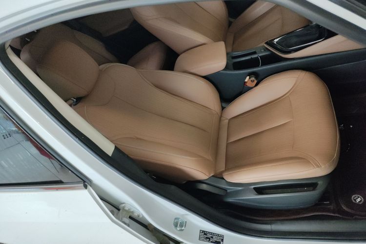 别克GL6 2021款 323T 轻混动互联豪华型中控内饰41