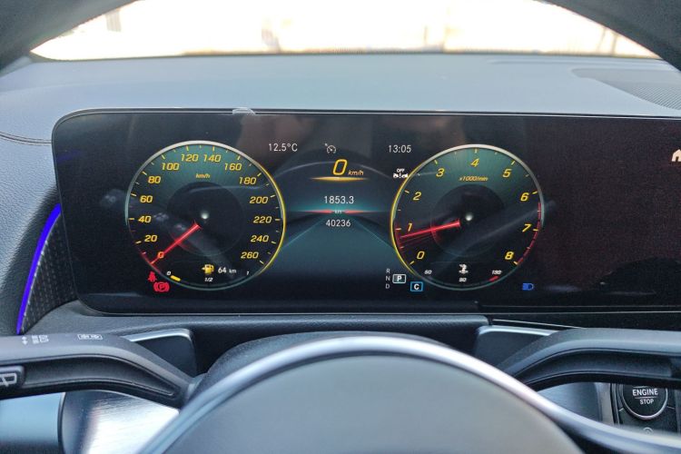 奔驰GLB 2023款 GLB 220 动感型中控内饰14