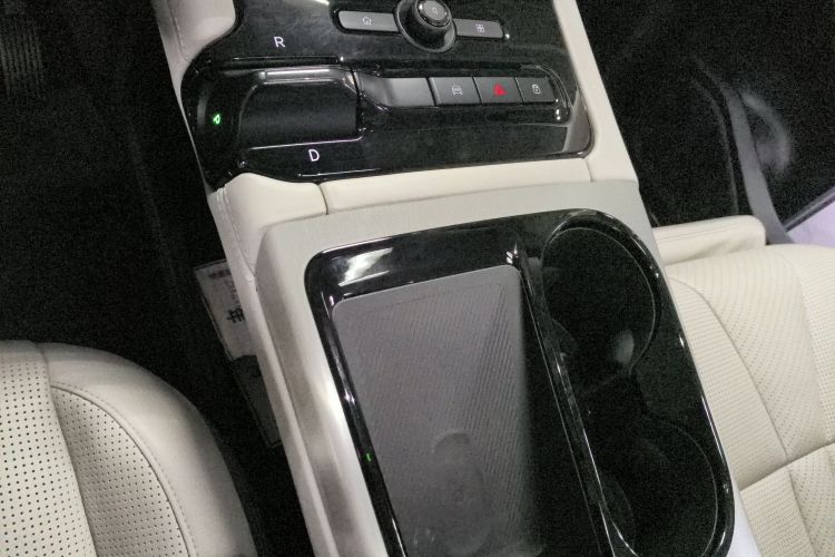 蔚来ES8 2018款 创始版中控内饰18