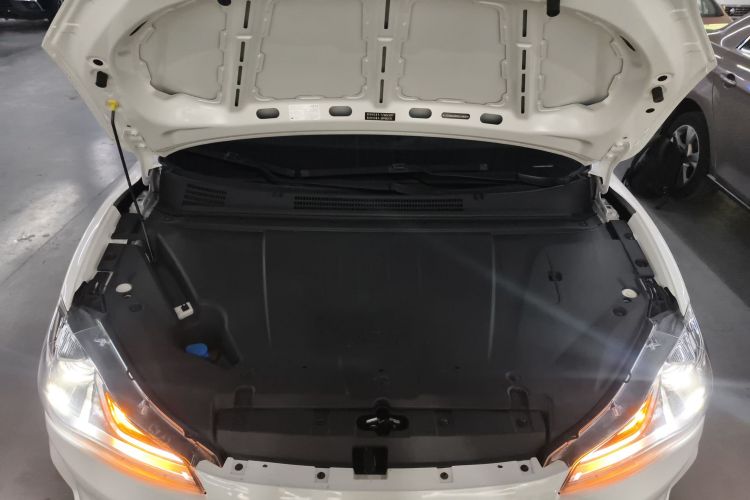 哪吒汽车 哪吒V 2022款 潮 400 Lite局部细节24