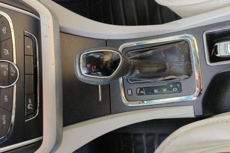 吉利汽车 帝豪 2016款 三厢 1.5L CVT豪华型局部细节18