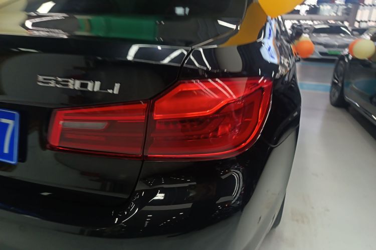 宝马5系 2020款 525Li 豪华套装车身外观9