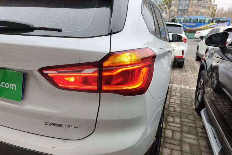 宝马X1 2019款 sDrive18Li 尊享型车身外观9