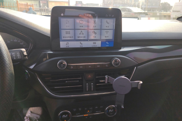 福特 福克斯 2020款 两厢 EcoBoost 180 自动ST Line中控内饰16