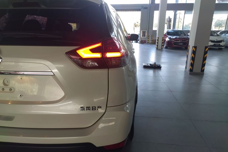 日产 奇骏 2021款 2.0L CVT 2WD XL ITS舒适纪念版车身外观9